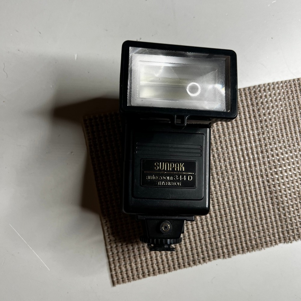 Sunpak Auto Zoom 344 D Thyristor Flash for Canon Cameras Made in Japan